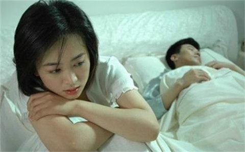 女性出轨后的表现都有什么？当她有这三种表现说明你被绿了