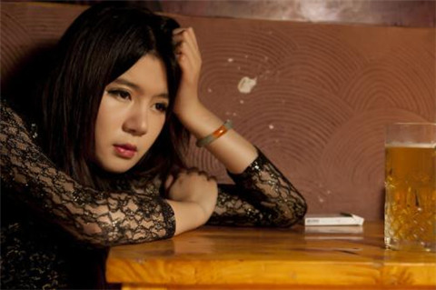 夜店工作的女生能要吗？不要被职业影响了你的判断