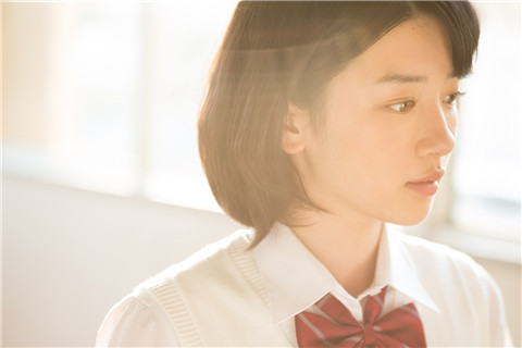女孩暗恋你最准的表现，女孩暗恋时心理活动
