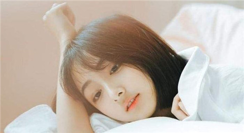 女生说她困了套路回答，一句话让她想入非非