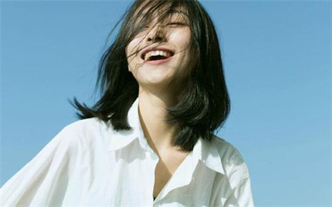 挽回女友触动心的话，用感性的方法去挽回她的心