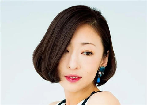 女性出轨最简单的辨别办法，这4个出轨特点太明显