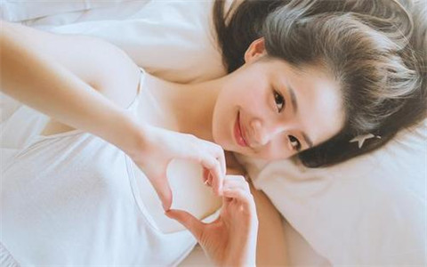 怎么分辨女孩是不是喜欢你？看这4个细节已经足够
