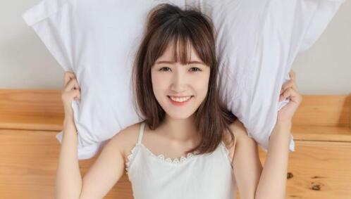 一个女生暗示你给她购物的意思是？