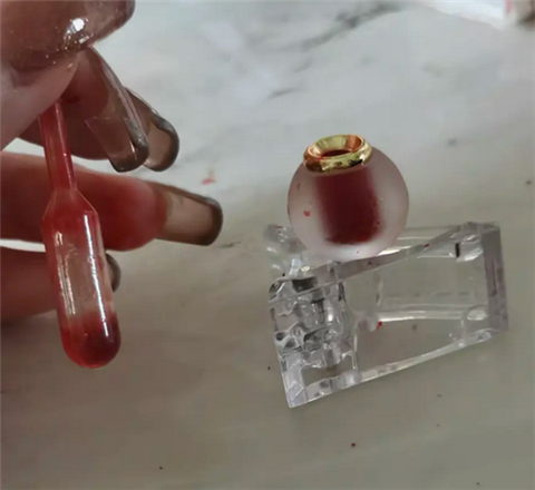 网红血吊坠,蛊惑了多少为爱痴狂的女孩?