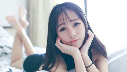 女孩拒绝你还和你聊天出来玩儿，的意思是？