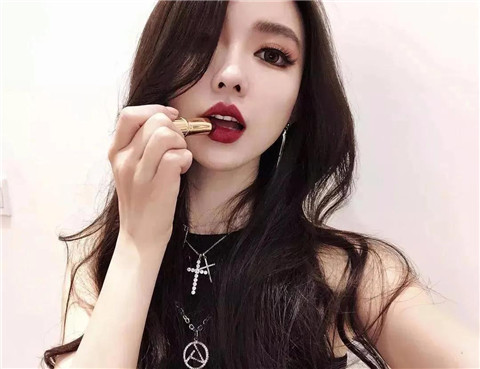 “我不喜欢你，不必死乞白赖的来找我”
