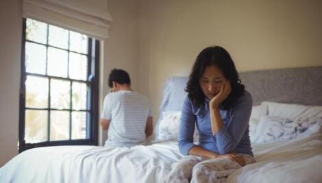 两个人的感情出现了问题,冷战吵架闹矛盾,这些时候夫妻也可能会分房睡