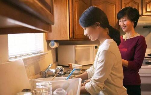 婆媳关系不好儿子如何处置好？和谐生活需要理解