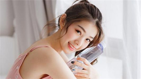 和女孩聊天如何找话题不至于尬聊？