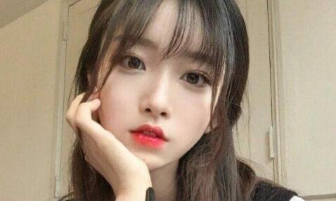 女孩有不想和你聊天的表现却收礼物，什么意思
