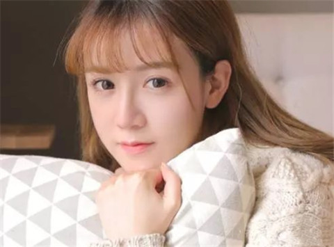 女孩说自己丑去世了，男孩如何机智回复？