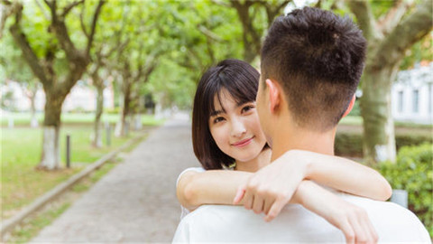 女孩对你感兴趣的表现有什么？
