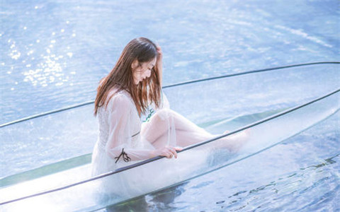 女生吊着你玩的特征这些特征说明她根本不爱你