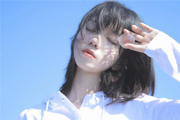女孩会由于什么喜欢上一个男孩？