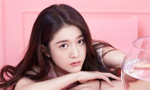 女孩问男孩年龄意味着什么？男孩该如何回答？