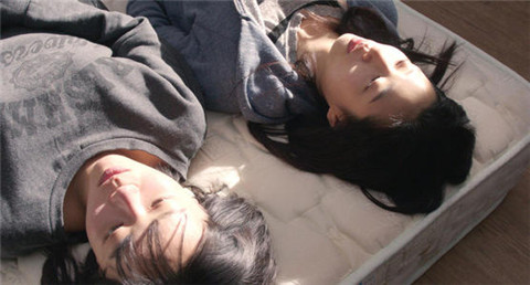 女孩说你是魔鬼吗的意思是？如何回复？