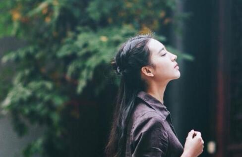 惹女孩生气了不理你如何解决？想方法让她理你