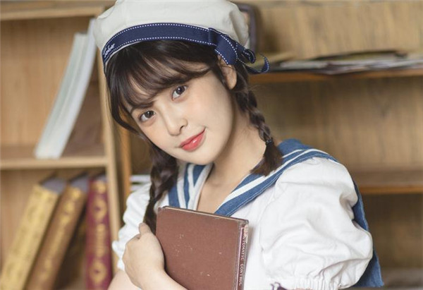问女孩在不在她说不在，如何回答她最好？