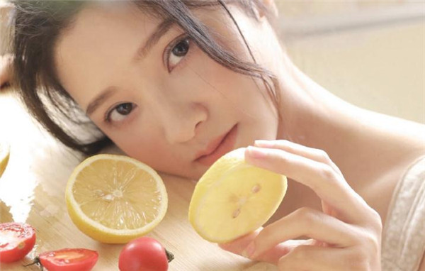 和刚认识的女孩聊天开场白怎么说最好？
