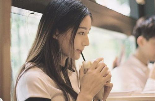 如何撩刚认识的妹妹？3个撩妹聊天套路