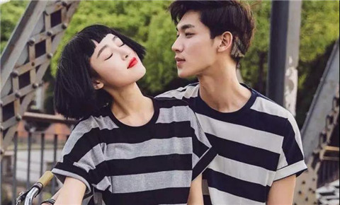 暧昧的女孩屏蔽了朋友圈也不理人该如何解决？