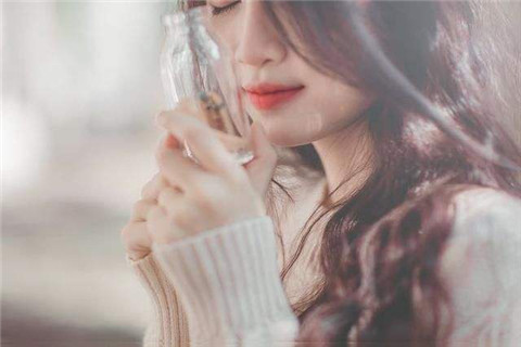 女孩说和我在一块没安全感，如何解决？