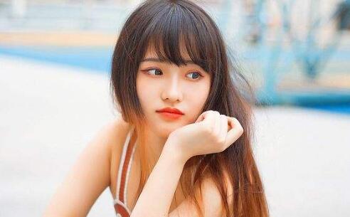 女孩暗示购物给她的意思是？需不需要拒绝