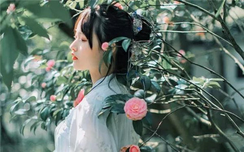 和女孩聊天，她一直回哦如何解决？
