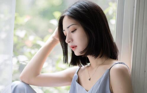 聊天女孩回复低于五个字的意思是？