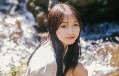 女孩删了男孩微信又加回来是什么心理？