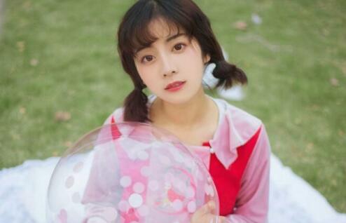 女孩不主动找你聊天但会积极回复你，的意思是？