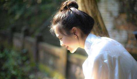 女友说懒得理你如何回她最好？