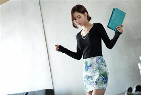 女孩喜欢你藏不住的表现都有什么？