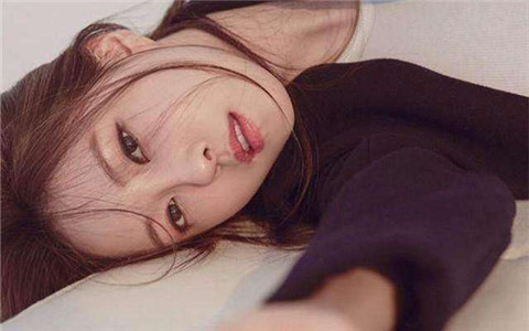 和女生聊天忽然冷场如何继续下去？