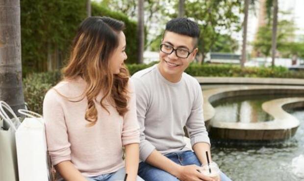 天天和女孩聊天聊什么？关系才能进一步进步