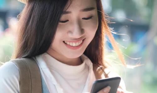 和女孩聊天聊着就不答复了该如何解决？