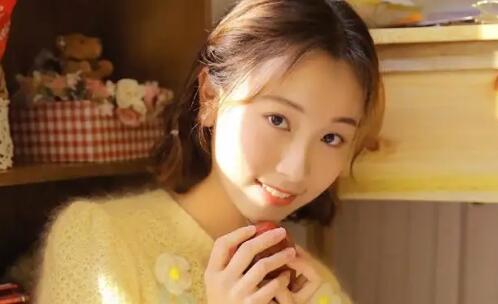 女孩暗示你追她的五个表现，不要错过她的暗示