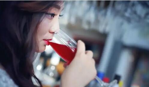 花心的女性有什么表现？花心的女性要离得远远的