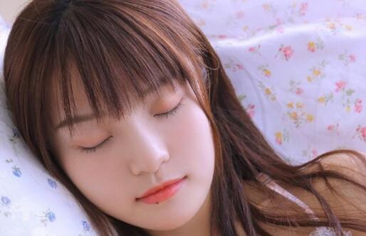 女孩找你借钱表示什么意思？需不需要借钱给她