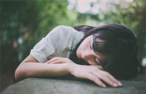 为何有的人偷偷恋爱，有的人偷偷谈恋爱是什么原因什么