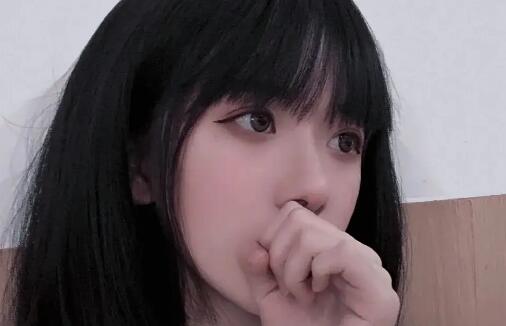 女孩说好热如何高情商回复？男孩都学着点儿