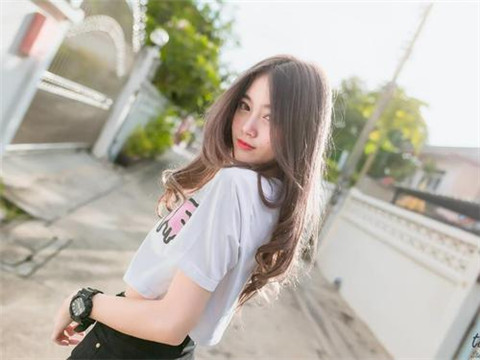 如何跟刚加的女生聊天，怎么样跟刚刚加的女生聊天