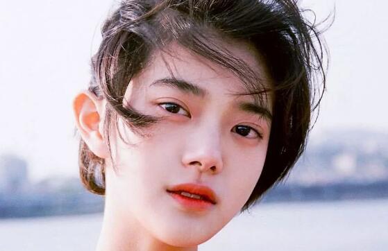 两个人见面尴尬是互相喜欢吗？有两种可能