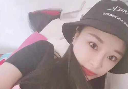 女孩深爱一个人的表现，一个人深爱他们的表现