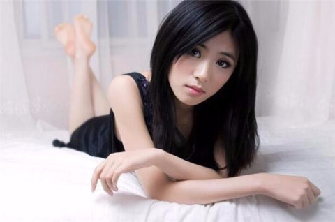 一个女孩说尬聊该如何回复较好，当女孩说尬聊时如何回复