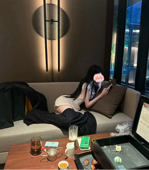 颜值6分的女性，行情不少，忽冷忽热“广撒网”